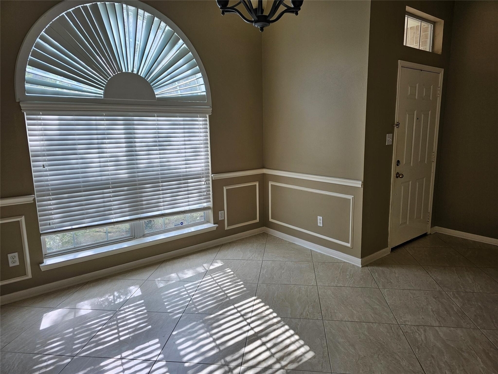 27182 Kings Manor Drive S - Photo 6