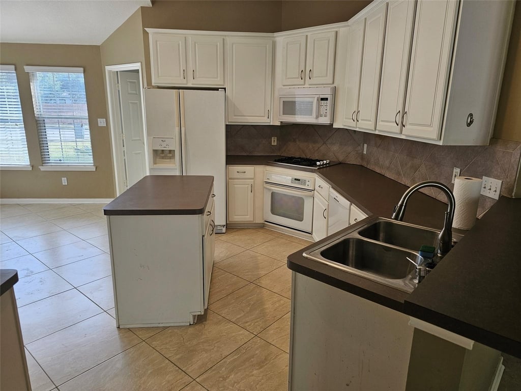 27182 Kings Manor Drive S - Photo 12