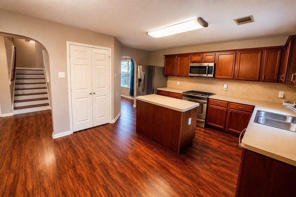 9607 Memorial Crossing Court - Photo 5