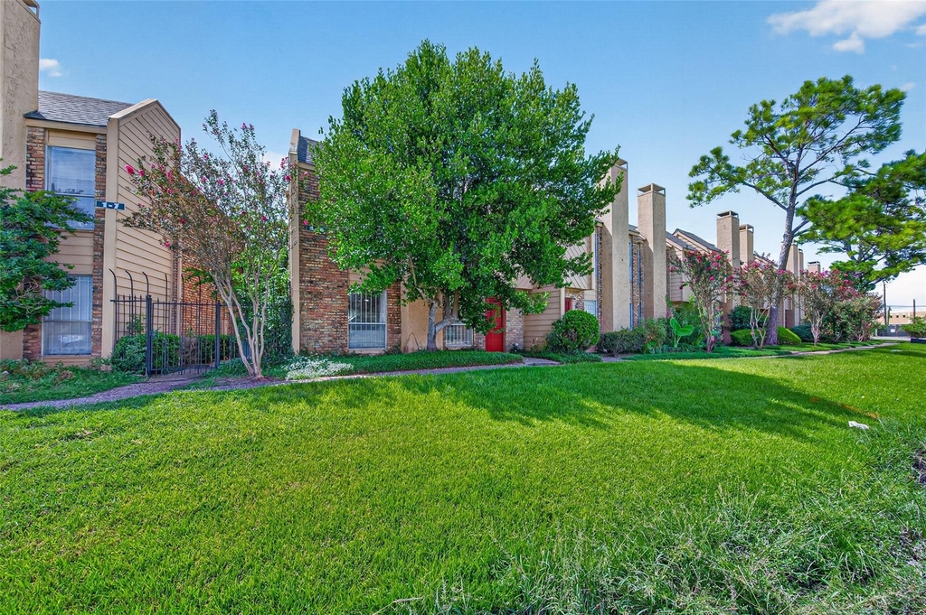 3303 W Greenridge Drive - Photo 2