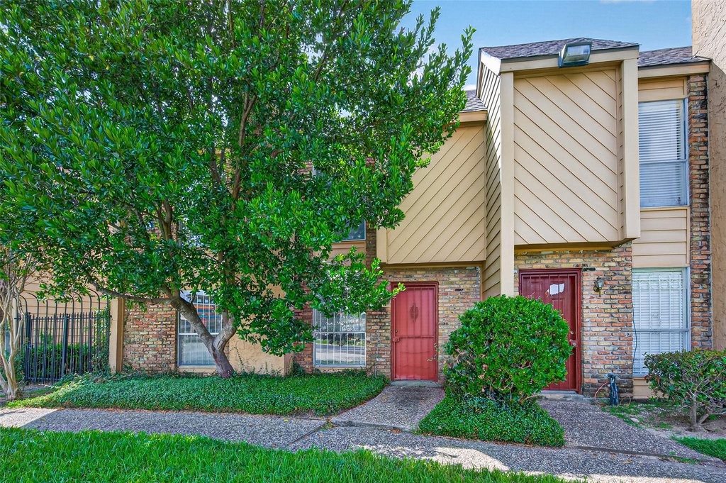 3303 W Greenridge Drive - Photo 0