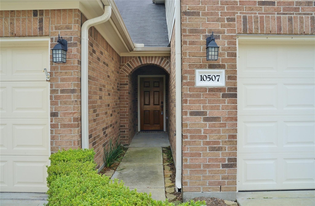 10507 Willow Park Green - Photo 1