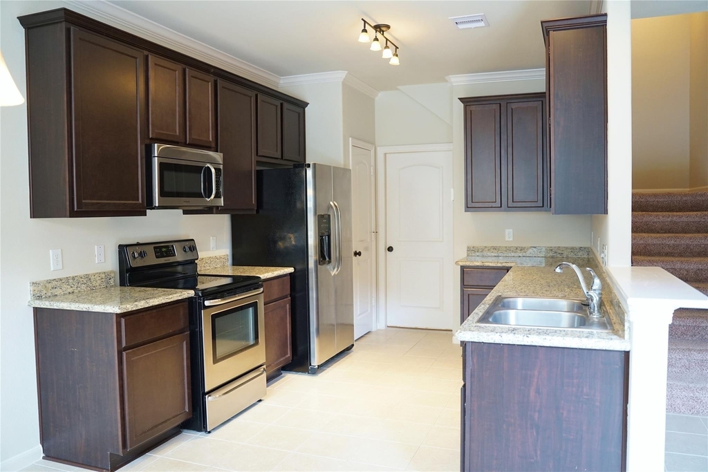 10507 Willow Park Green - Photo 3