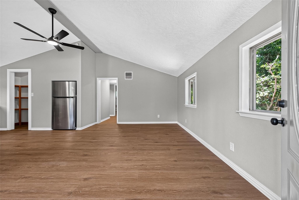 5693 Cessna Drive - Photo 7