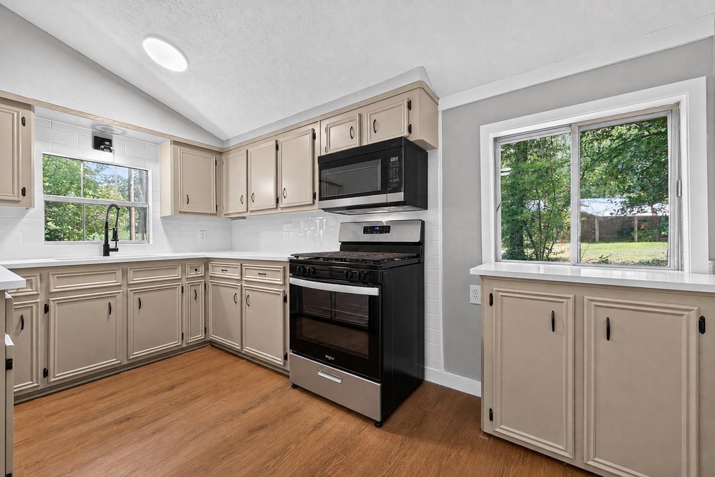5693 Cessna Drive - Photo 10