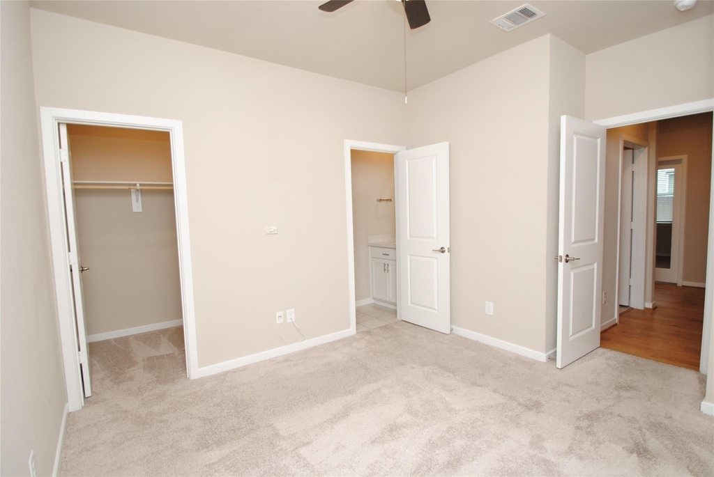 8326 Oakland Heights Lane - Photo 14