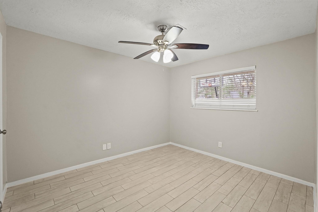 105 Navajo Street - Photo 5