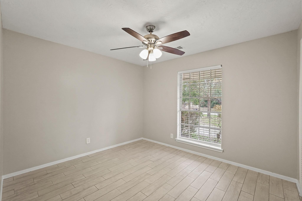 105 Navajo Street - Photo 2