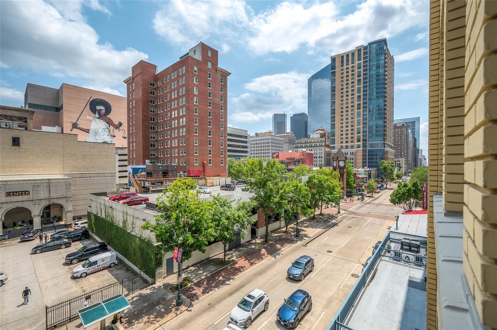 204 Travis Street - Photo 20