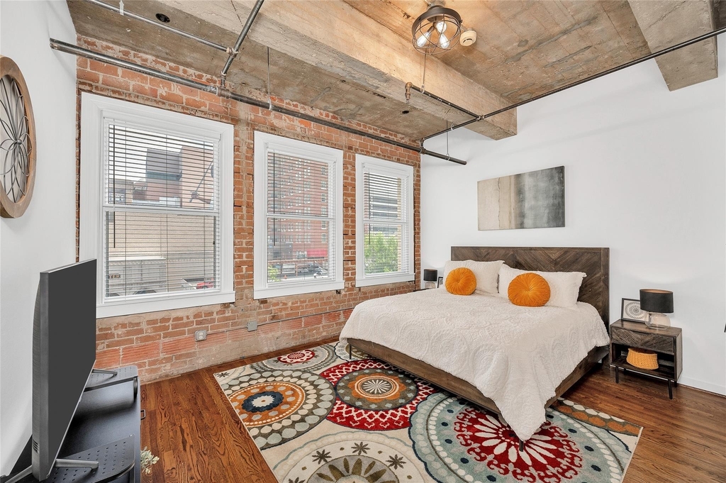 204 Travis Street - Photo 10