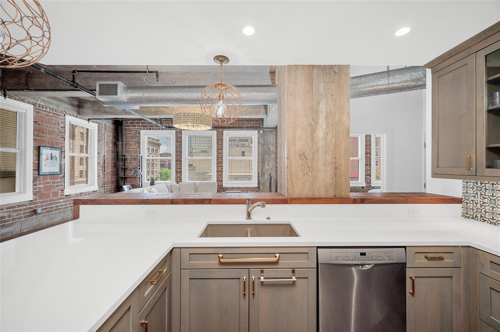 204 Travis Street - Photo 7