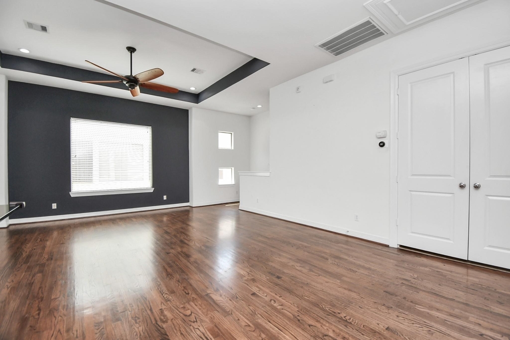 3900 Center Street - Photo 9