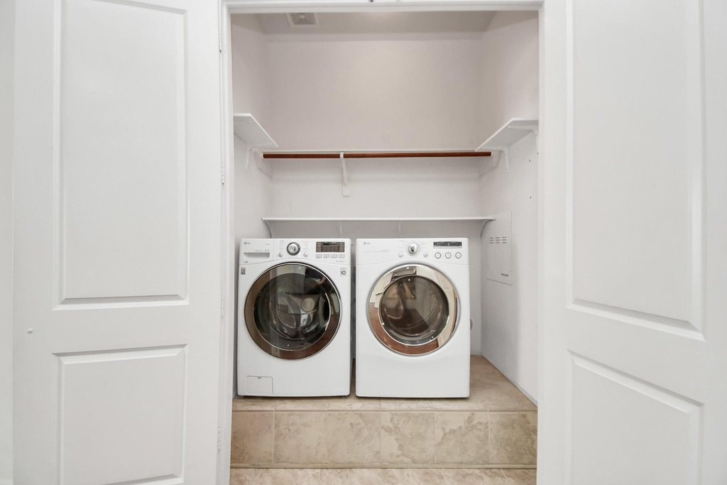 3900 Center Street - Photo 10