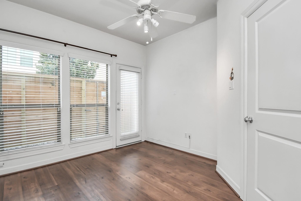 3900 Center Street - Photo 4