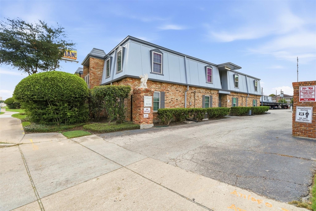 3131 Southwest Freeway - Photo 0