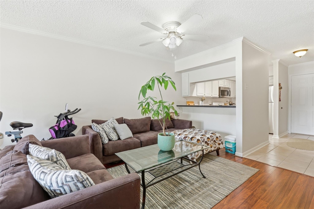 3131 Southwest Freeway - Photo 10
