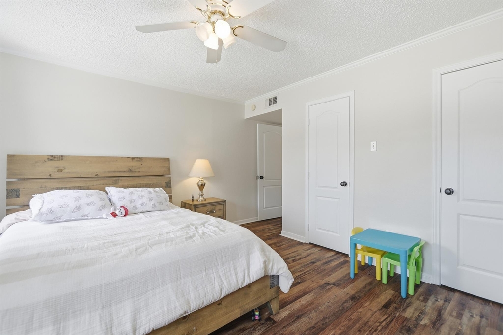 3131 Southwest Freeway - Photo 18