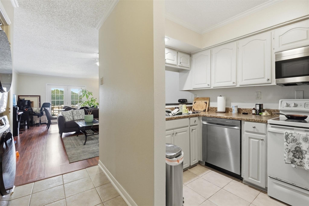 3131 Southwest Freeway - Photo 4