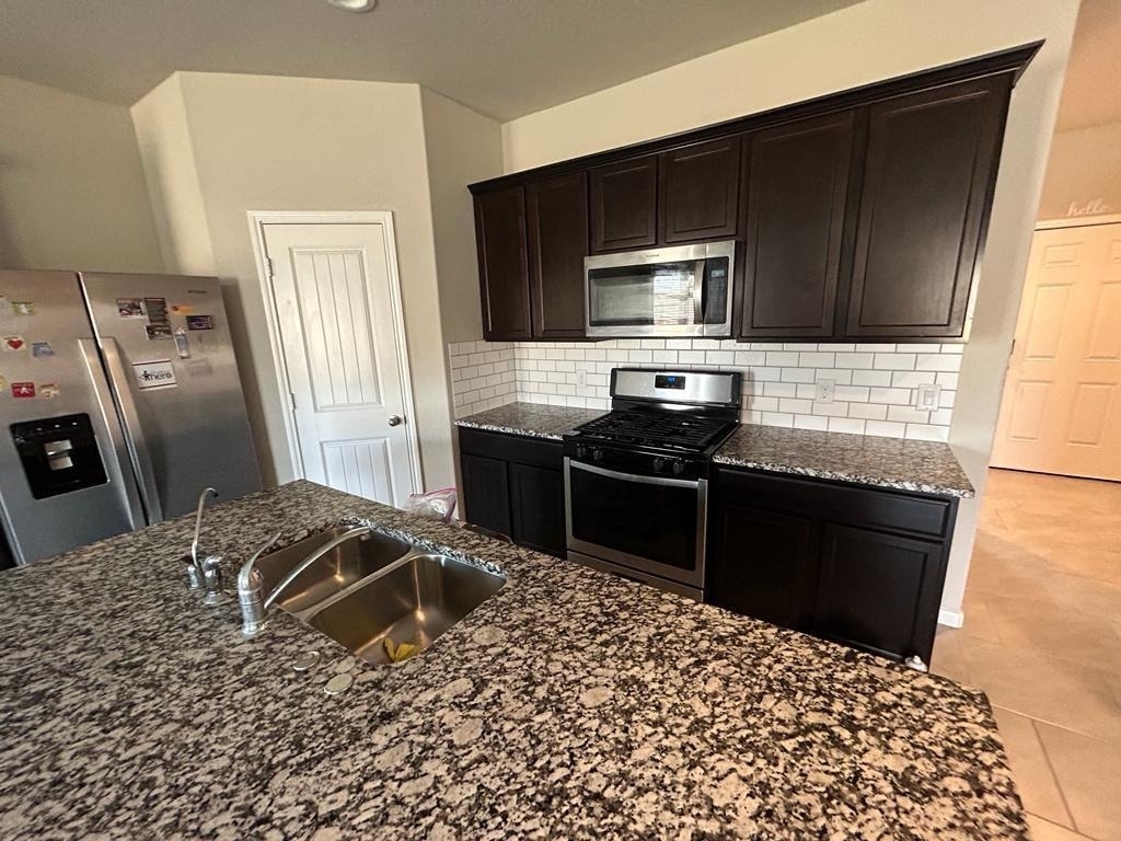 3207 Sumac Drive - Photo 4