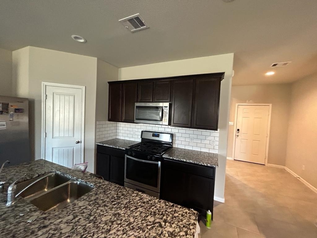3207 Sumac Drive - Photo 5