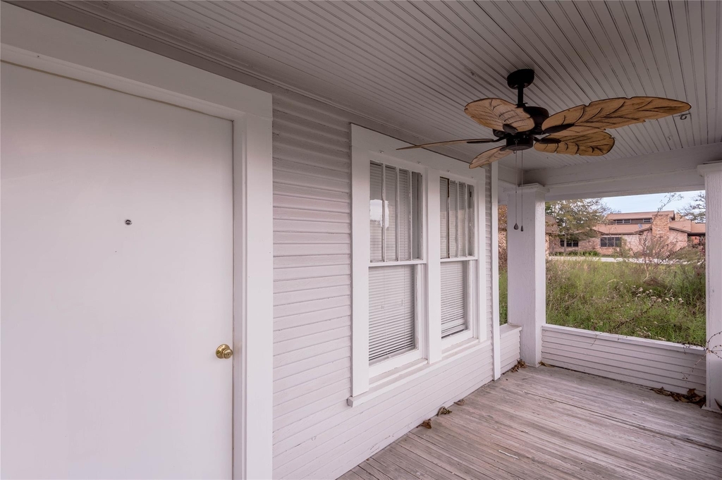 200 W Caroline Street - Photo 2