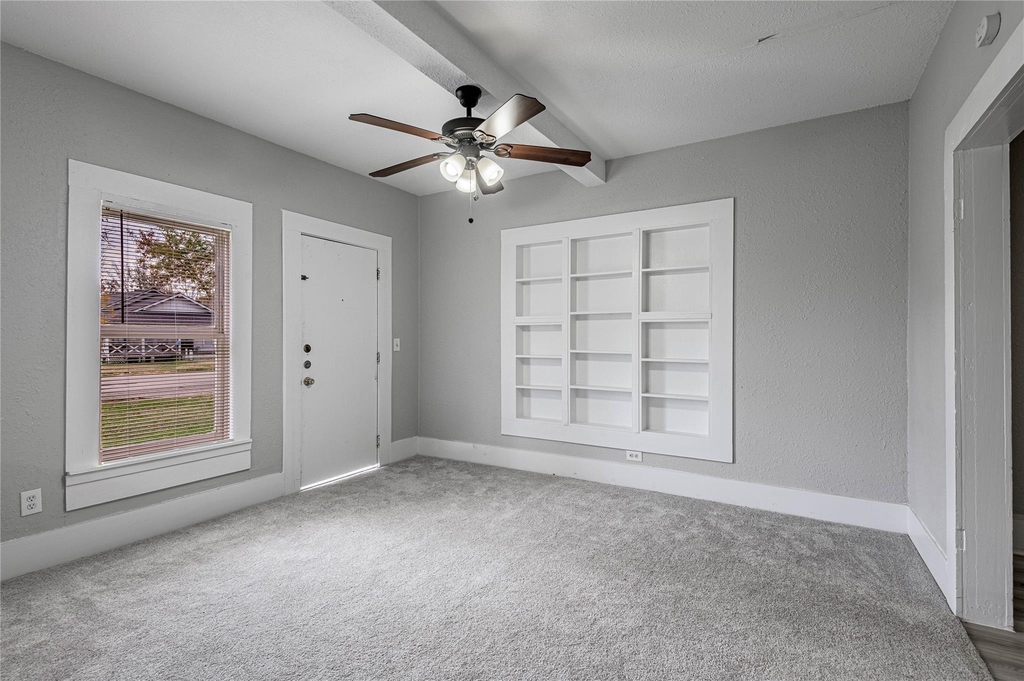 200 W Caroline Street - Photo 5