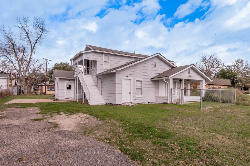 200 W Caroline Street - Photo 1