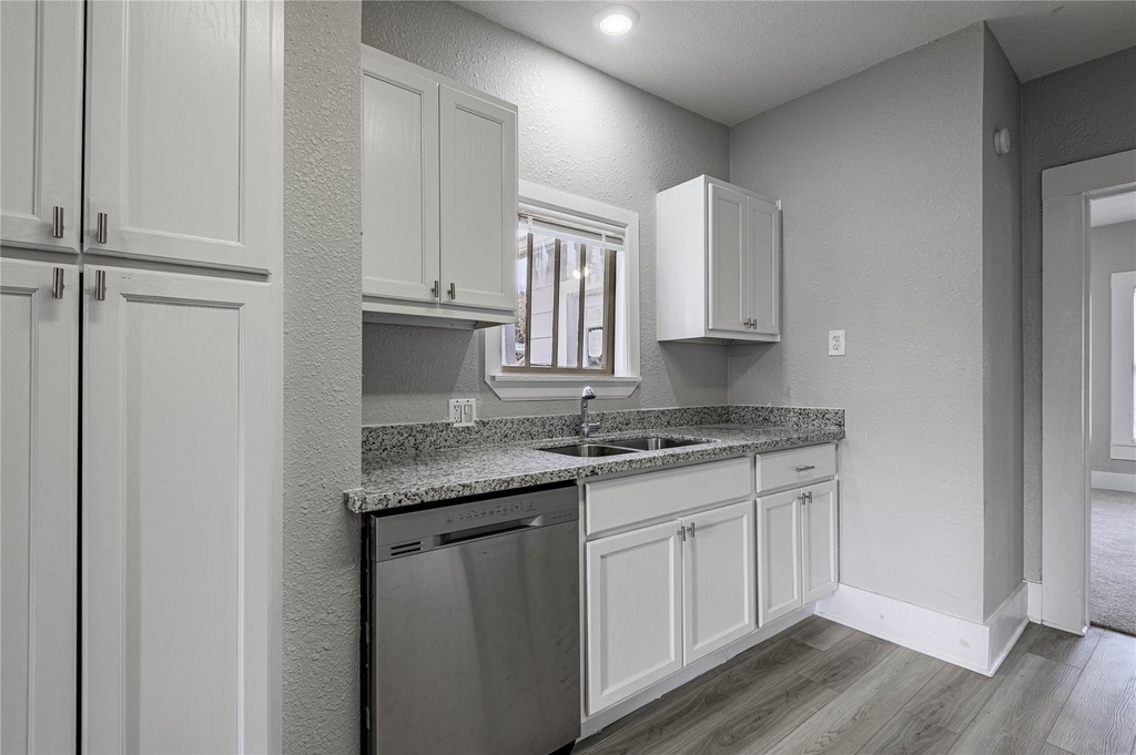 200 W Caroline Street - Photo 9
