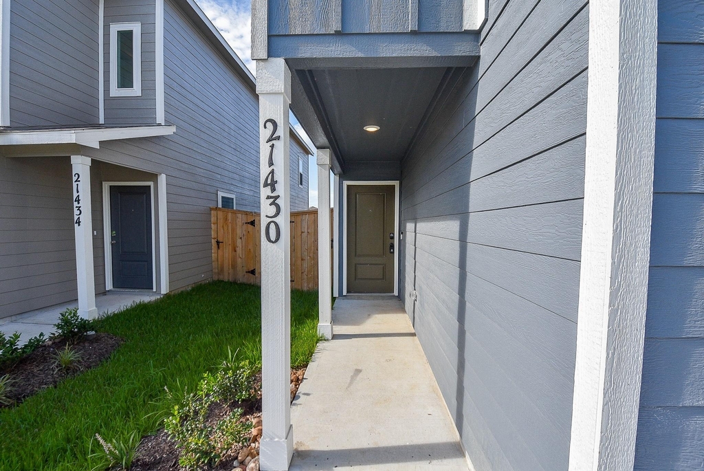21430 Carosella Dr - Photo 3