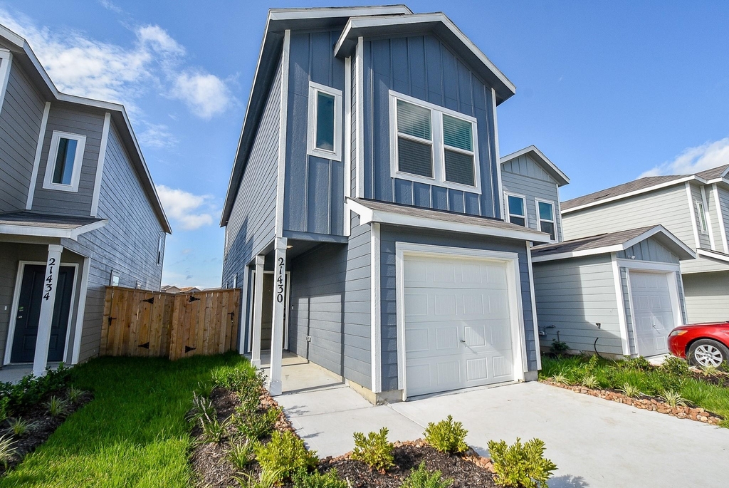 21430 Carosella Dr - Photo 2