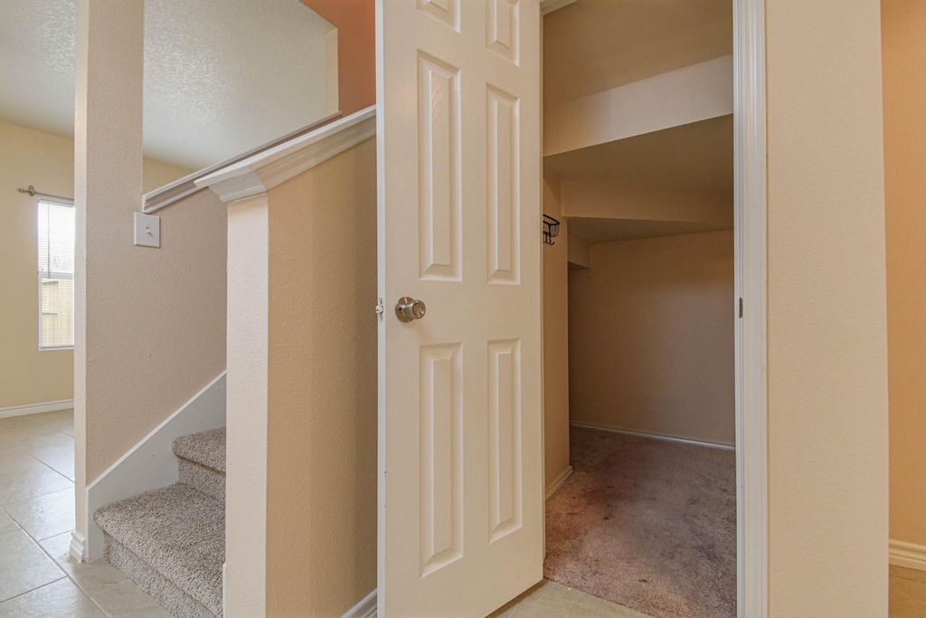 29704 Sullivan Oaks Drive - Photo 10