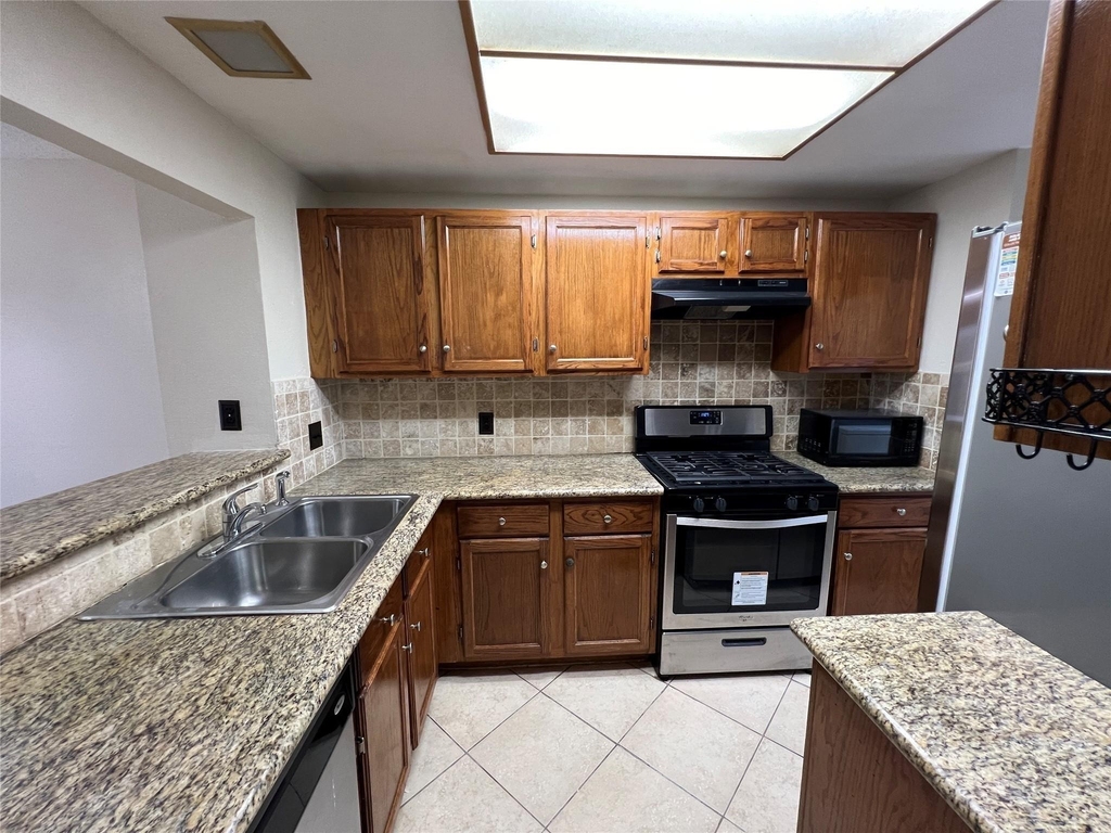 2910 Grants Lake Boulevard - Photo 2