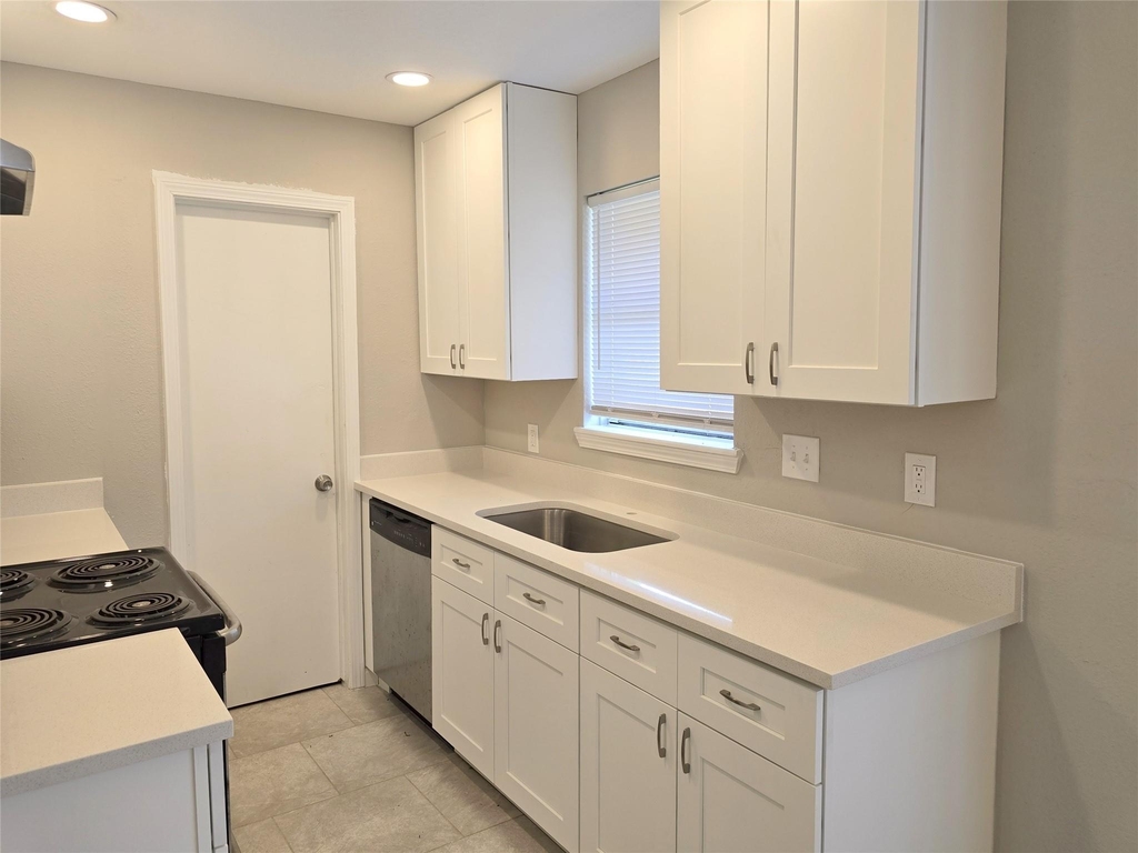 5404 Hazel Street - Photo 3