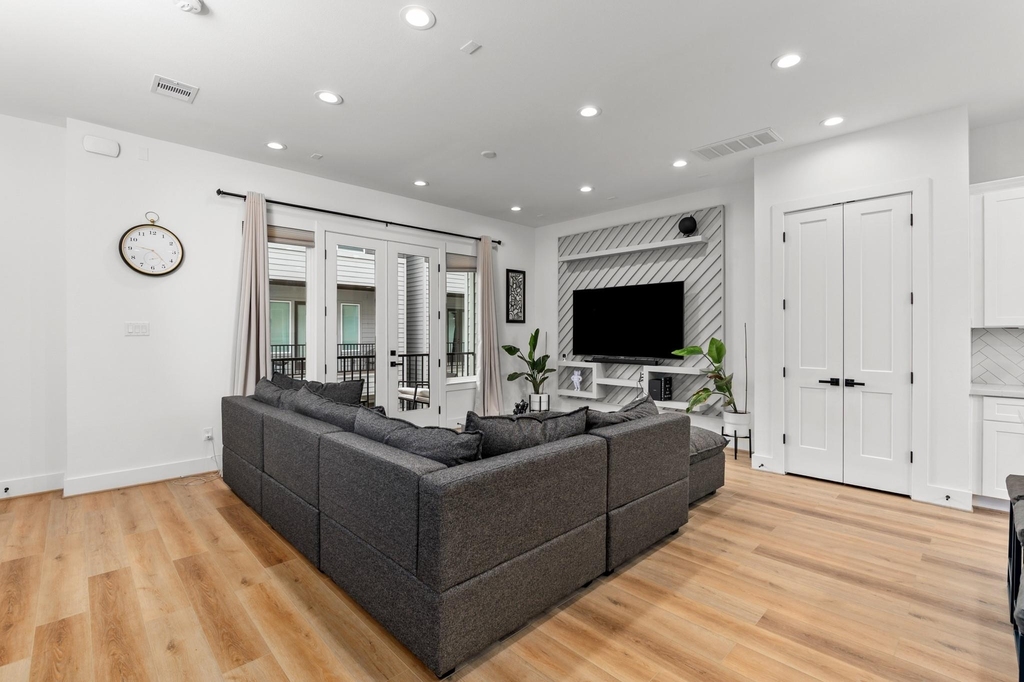3030 Live Oak Street - Photo 9