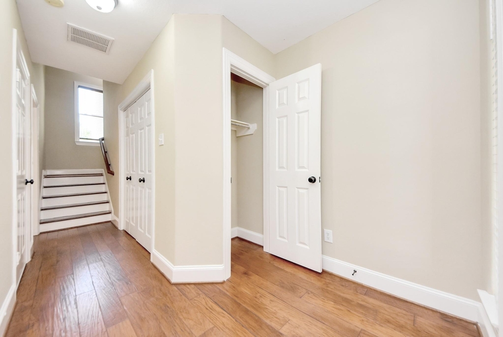 2119 Stuart Street - Photo 3