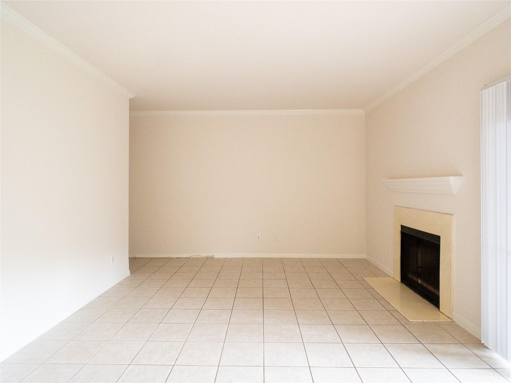 6500 Harbor Town Drive - Photo 4