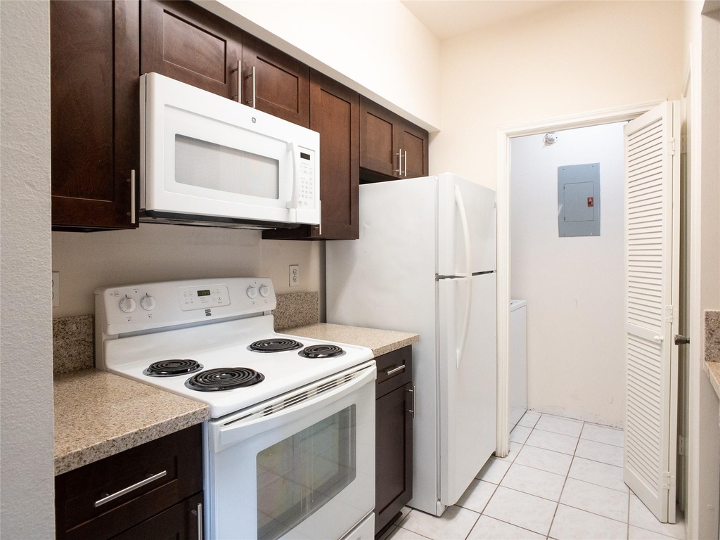 6500 Harbor Town Drive - Photo 8