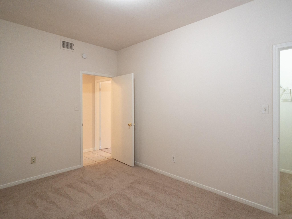 6500 Harbor Town Drive - Photo 17