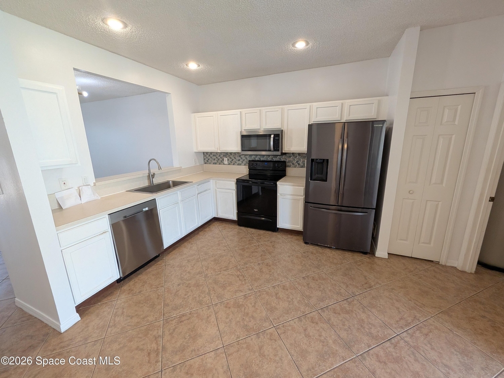 290 Marion Place - Photo 4