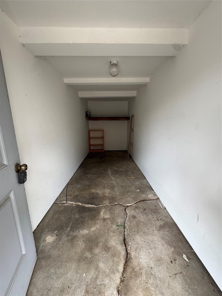 1011 E 6th 1/2 Street - Photo 6