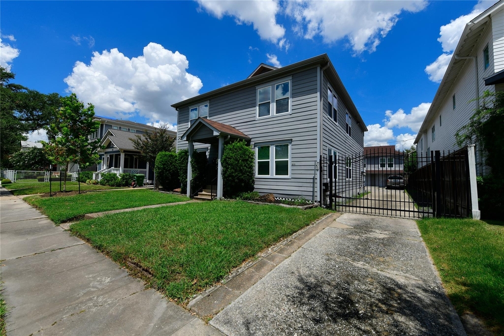 1011 E 6th 1/2 Street - Photo 1