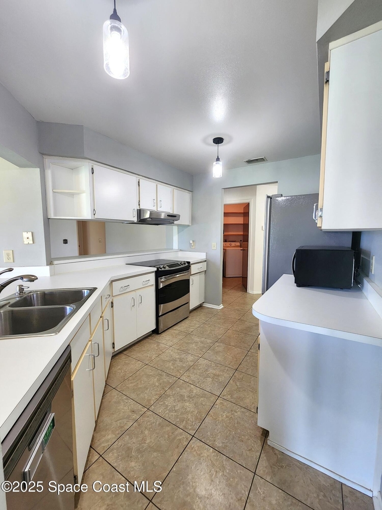 1244 Lakeview Drive - Photo 6