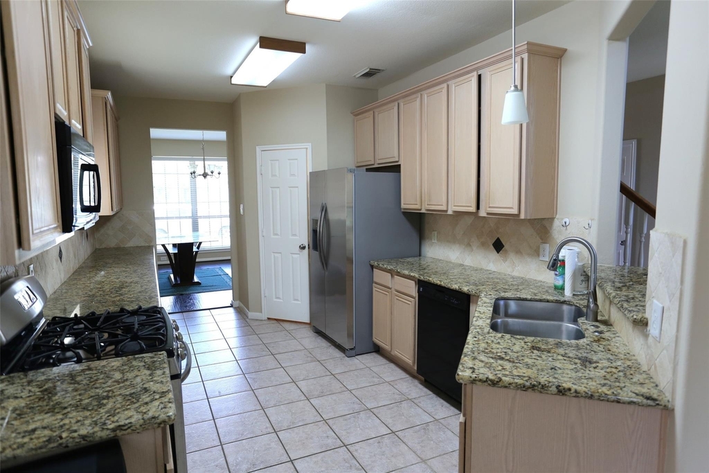3327 Summerwood Lane - Photo 6