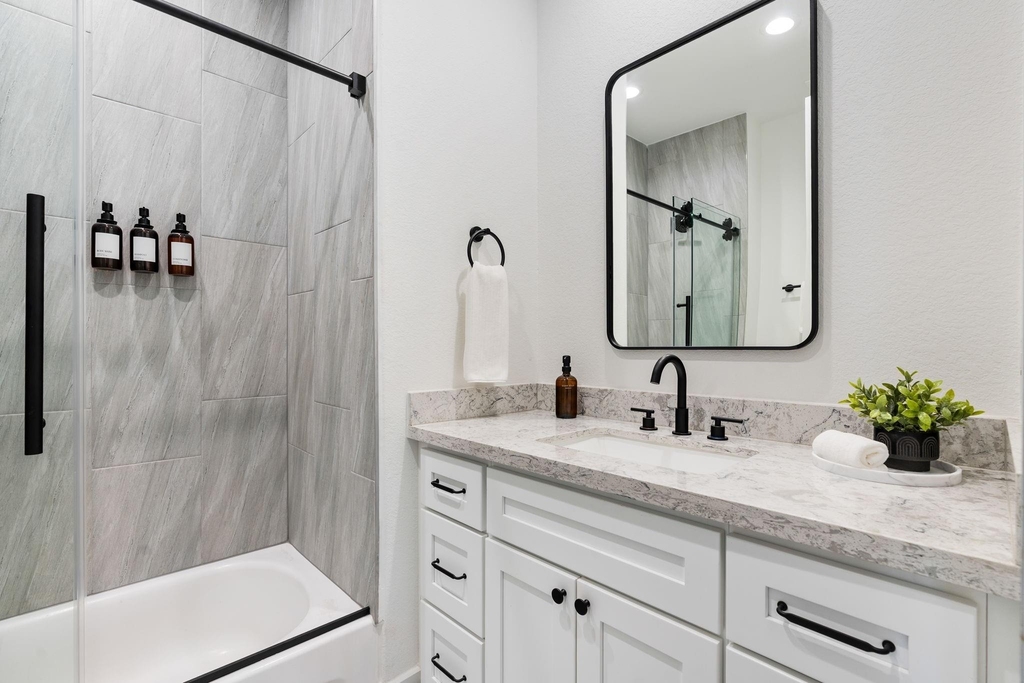 2708 Noble Street - Photo 8