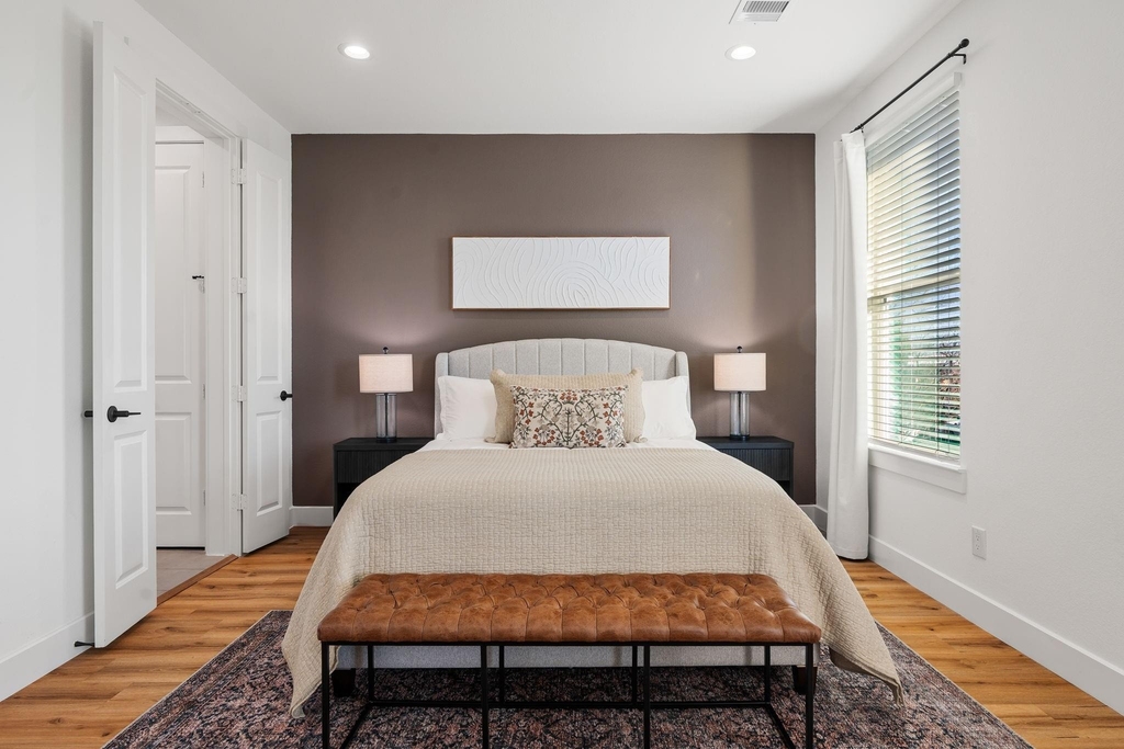 2708 Noble Street - Photo 4
