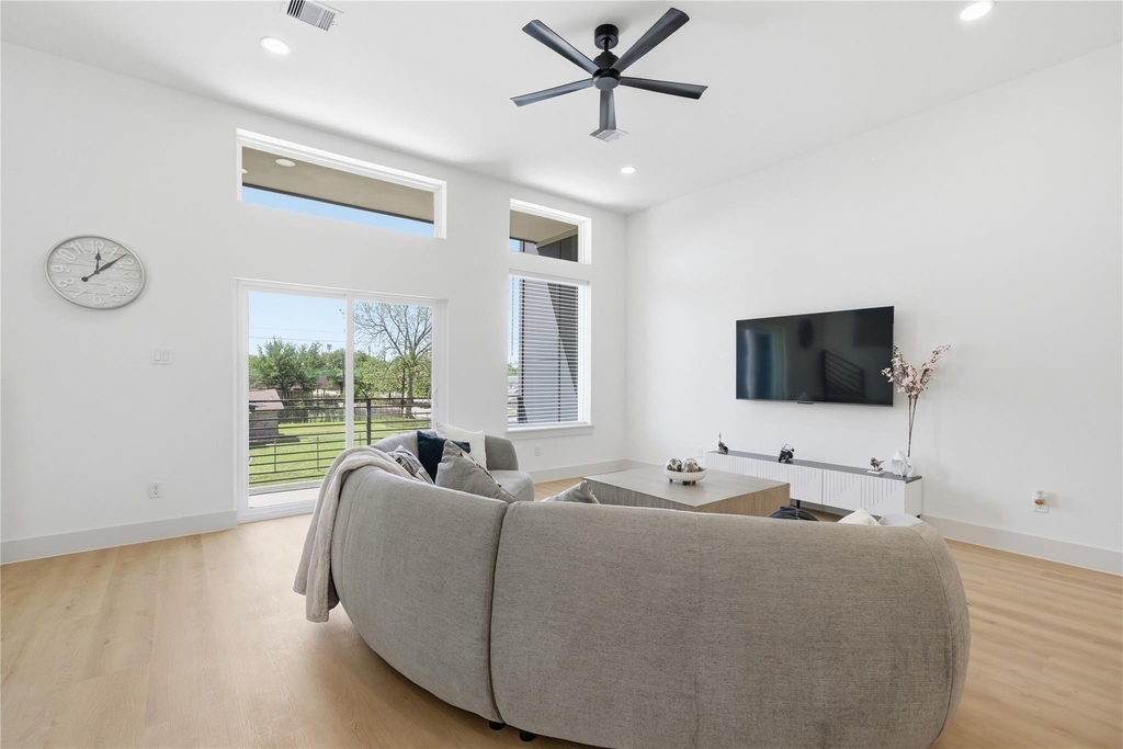 5505 Hershe Street - Photo 2