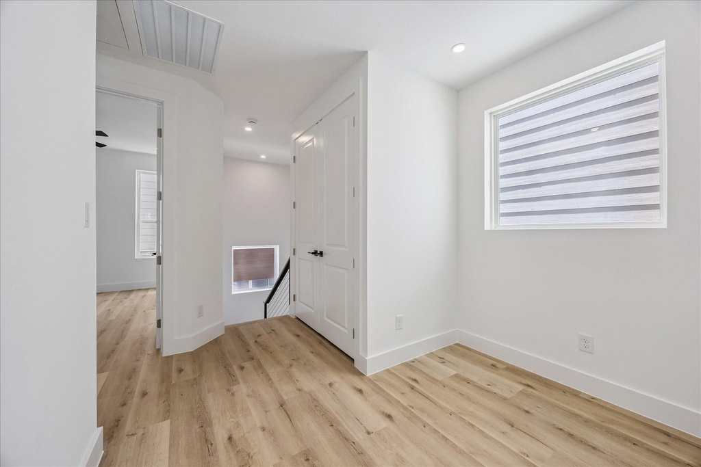 1034 W 17th St Street - Photo 14