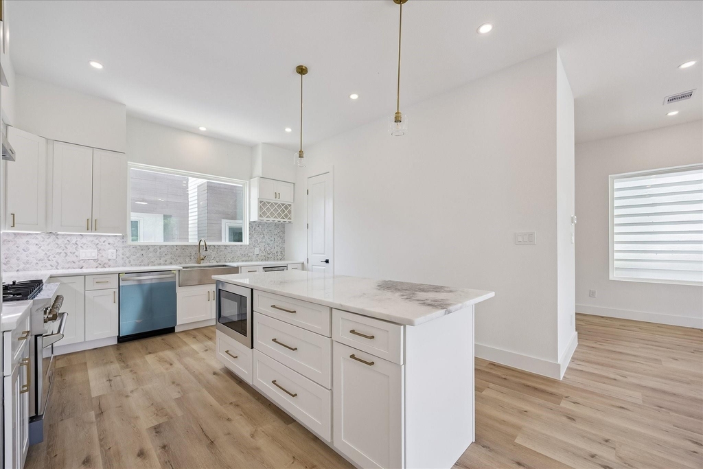 1034 W 17th St Street - Photo 4