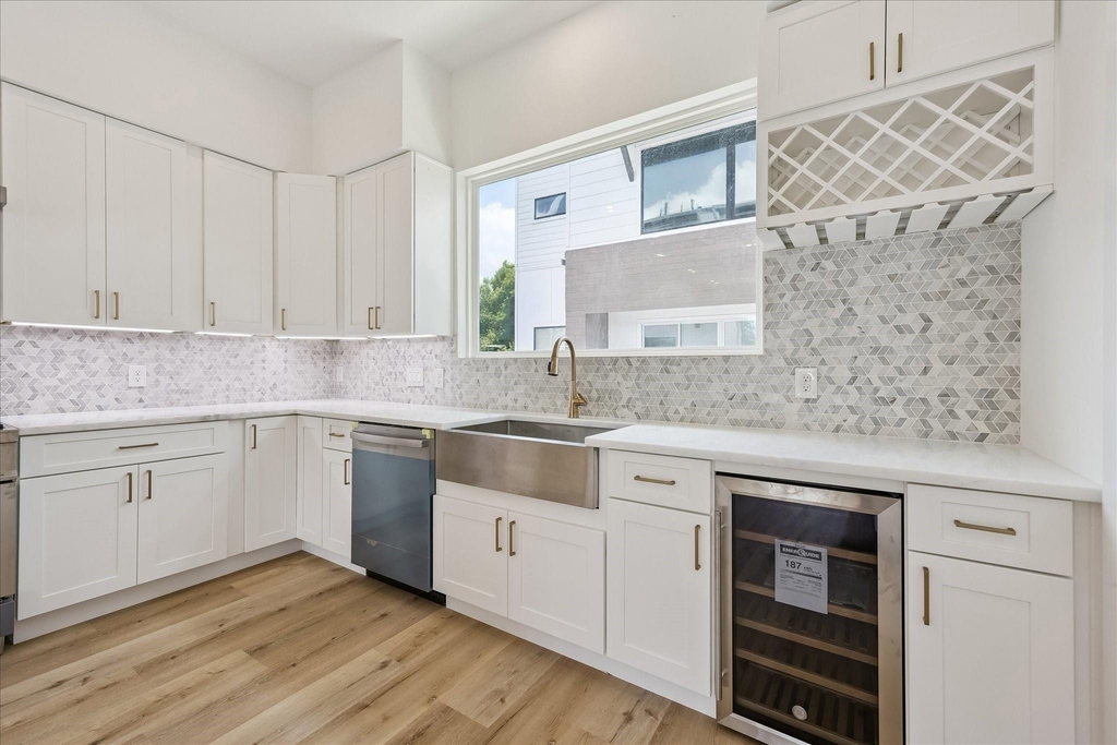 1034 W 17th St Street - Photo 2
