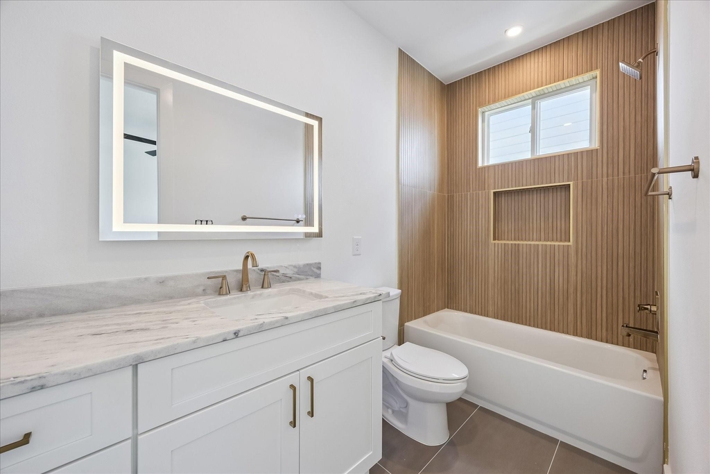 1034 W 17th St Street - Photo 17